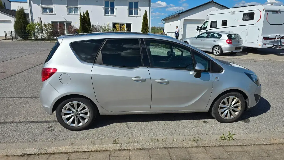 Gebraucht Opel Meriva 120 PS (88 kW) 2012 Silber Van / Kleinbus