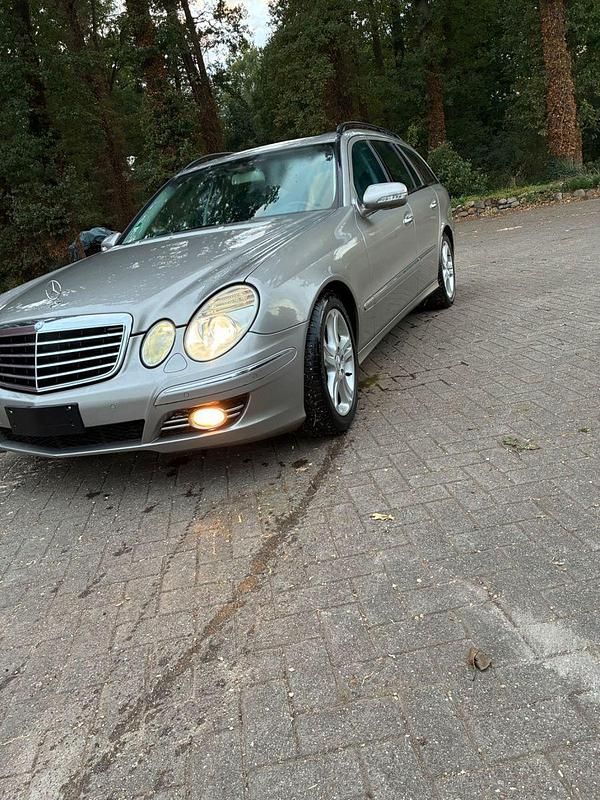 Silber Gebraucht 2007 Mercedes E320 Avantgarde Kombi | 3.300 € (Guter Preis) - Bild 1/4