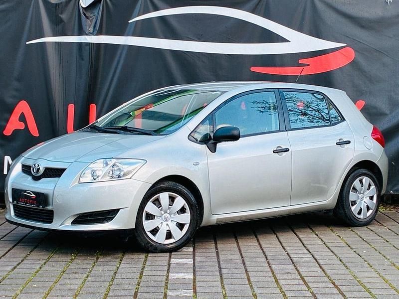 Gebraucht Toyota Auris Basis 101 PS (74 kW) 2009 Silber Kleinwagen