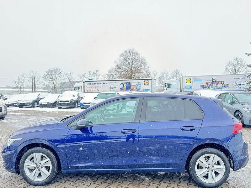 Gebraucht VW Golf VIII Life 116 PS (85 kW) 2023 Blau Limousine