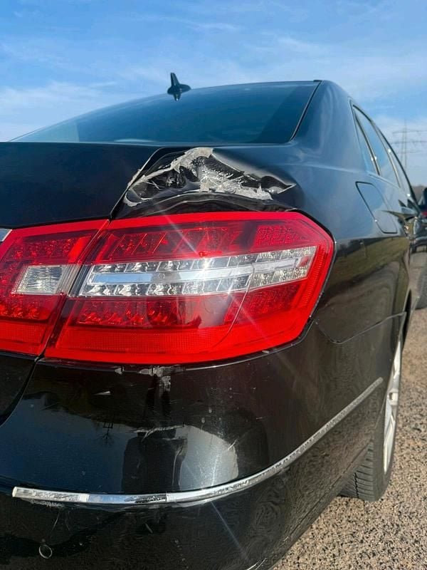 Gebraucht Mercedes E200 136 PS (100 kW) 2011 Schwarz Limousine