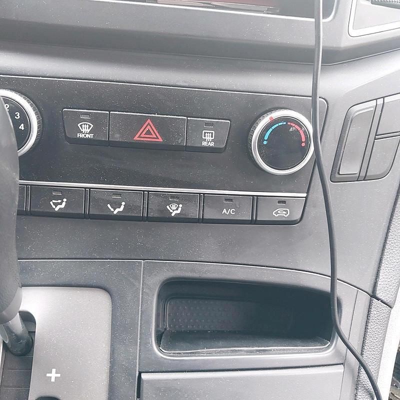 Gebraucht Hyundai H-1 170 PS (125 kW) 2017 Weiß Van / Kleinbus