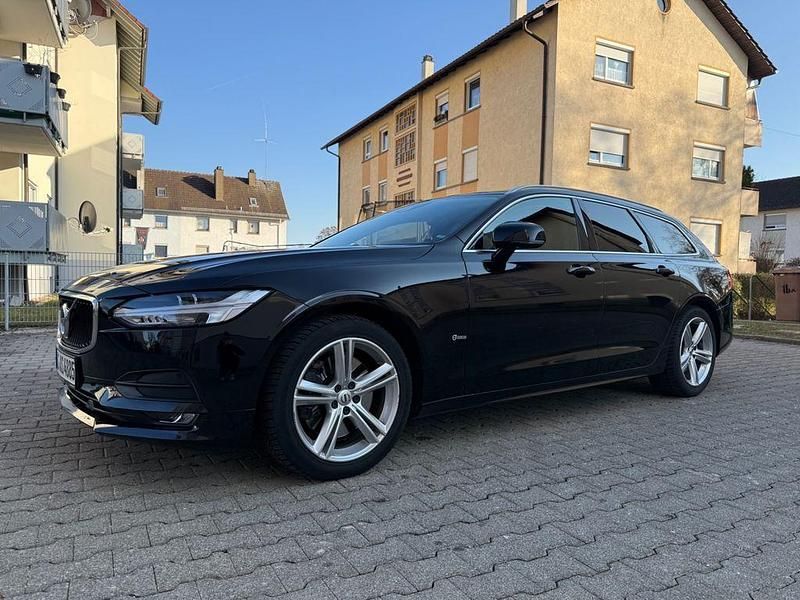 Schwarz Gebraucht 2018 Volvo V90 Momentum Kombi | 24.200 € (Fairer Preis) - Bild 1/4