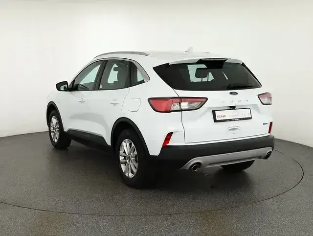 Gebraucht Ford Kuga Titanium 225 PS (165 kW) 2022 Weiß SUV