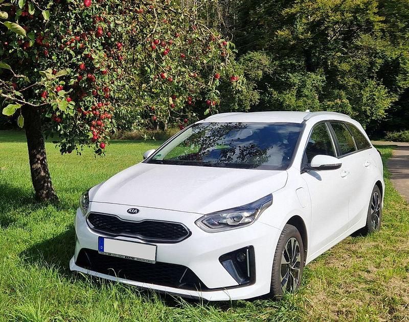 Weiß Gebraucht 2021 Kia Ceed Kombi | 16.900 € (Guter Preis) - Bild 1/4