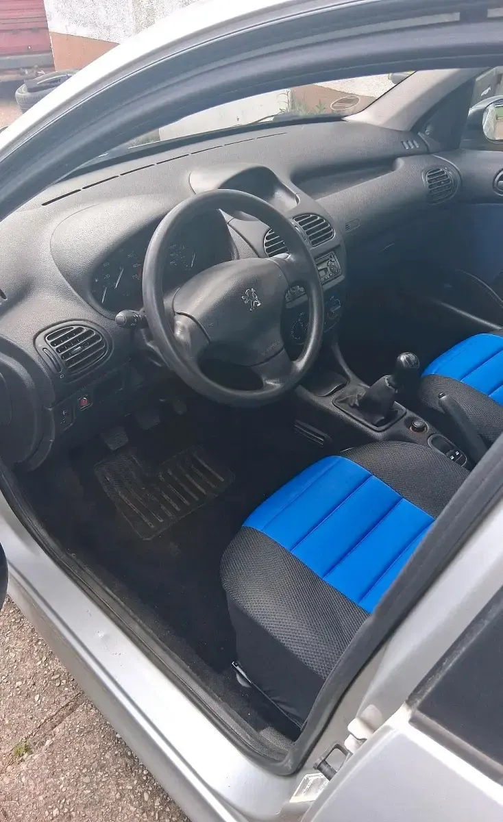 Gebraucht Peugeot 206 75 PS (55 kW) 2001 Silber Limousine