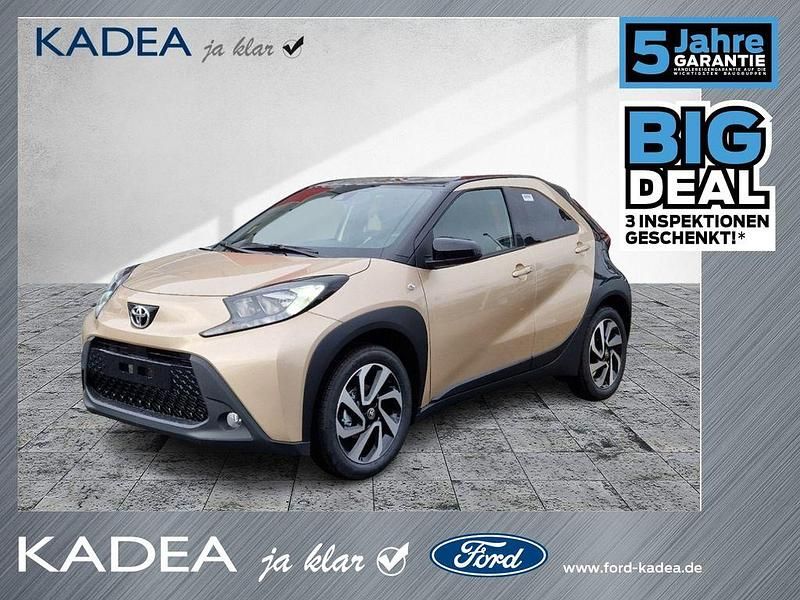 Ginger beige (4u9)/ black mica Neu 2025 Toyota Aygo X SUV | 15.880 € (Guter Preis) - Bild 1/4