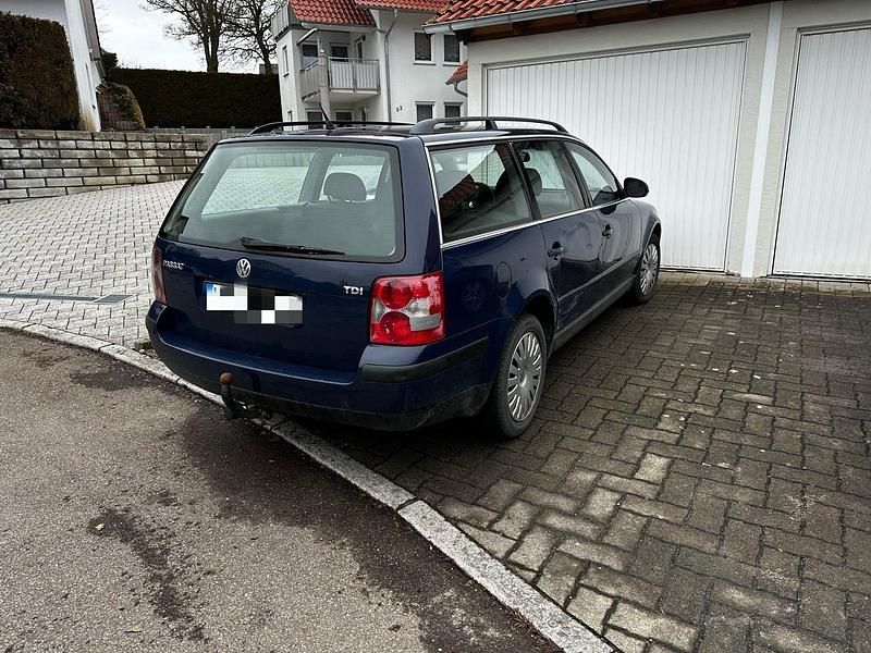 Gebraucht VW Passat 131 PS (96 kW) 2004 Blau Kombi