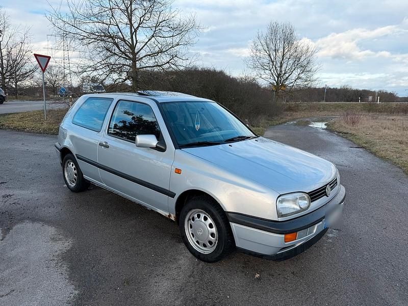 Gebraucht VW Golf 63 PS (46 kW) 1995 Silber Coupé