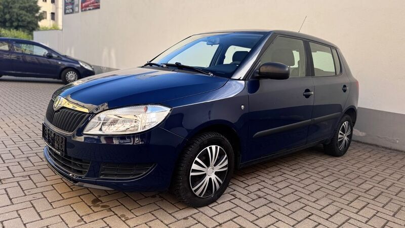 Blau Gebraucht 2011 Skoda Fabia Special Limousine | 2.999 € (Guter Preis) - Bild 1/4