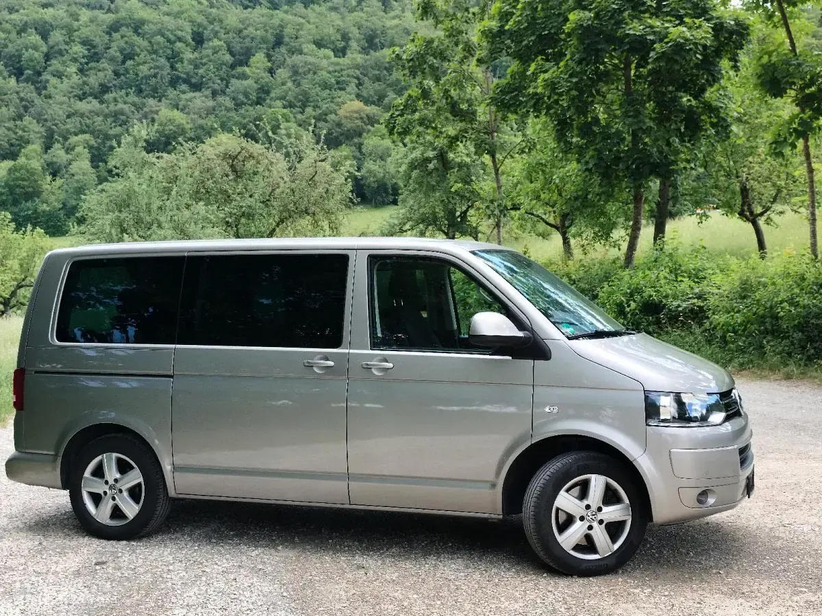 Gebraucht VW Multivan 180 PS (132 kW) 2015 Silber Van / Kleinbus