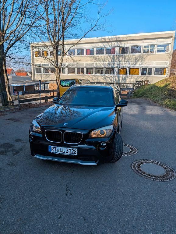 Schwarz Gebraucht 2011 BMW X1 Sport Line SUV | 6.100 € (Guter Preis) - Bild 1/4