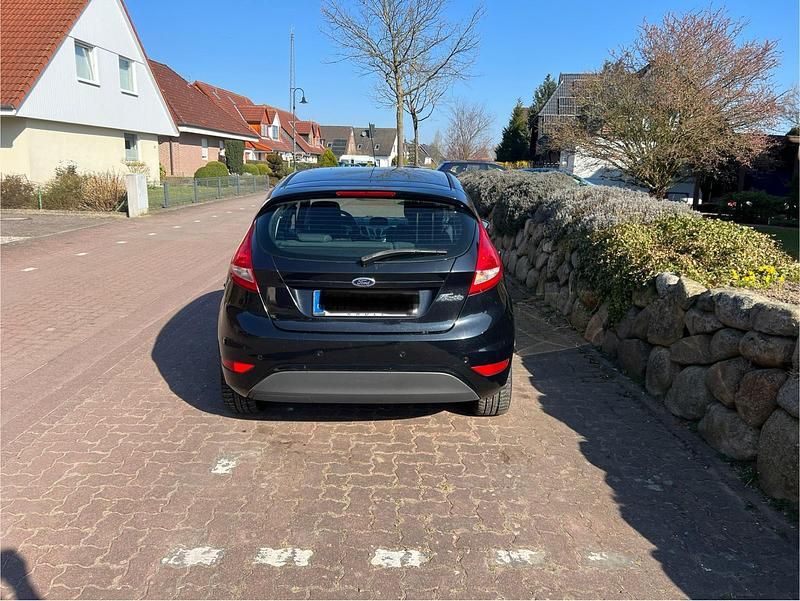Gebraucht Ford Fiesta 60 PS (44 kW) 2012 Schwarz Kleinwagen