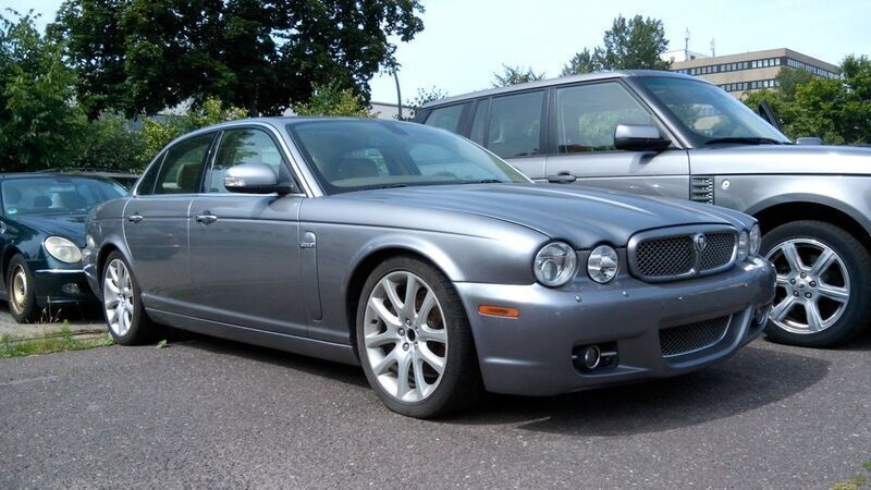 Grau Gebraucht 2008 Jaguar XJ Executive Limousine | 11.305 € - Bild 1/4