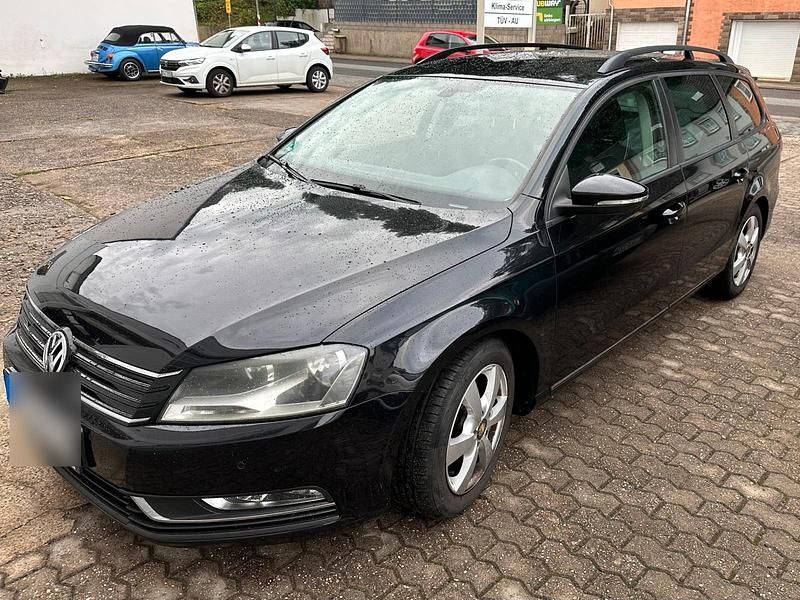 Schwarz Gebraucht 2011 VW Passat Kombi | 3.750 € (Guter Preis) - Bild 1/4