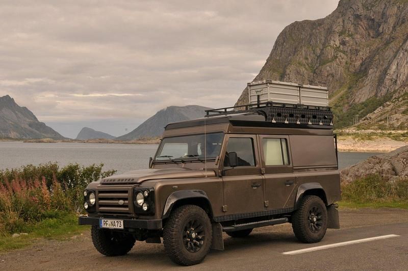 Braun Gebraucht 2013 Land Rover Defender SE SUV | 82.000 € - Bild 1/4