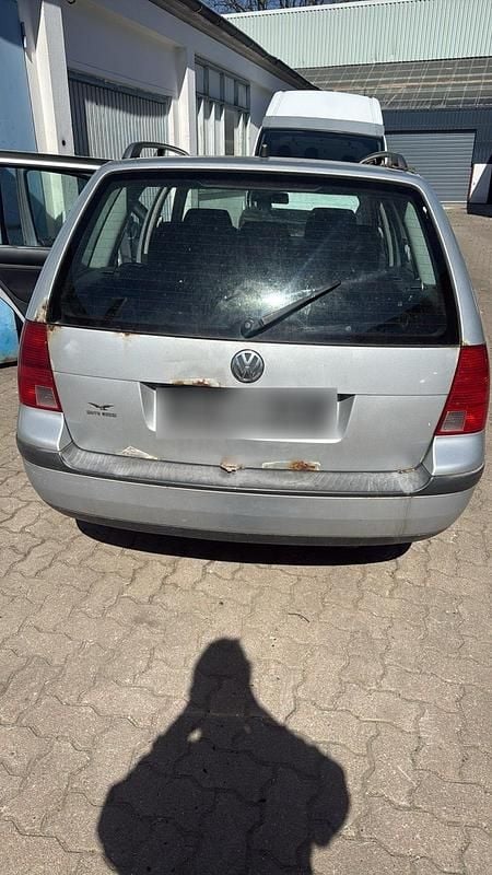 Second-hand VW Golf IV 105 CP (77 kW) 2005 Argintiu Break