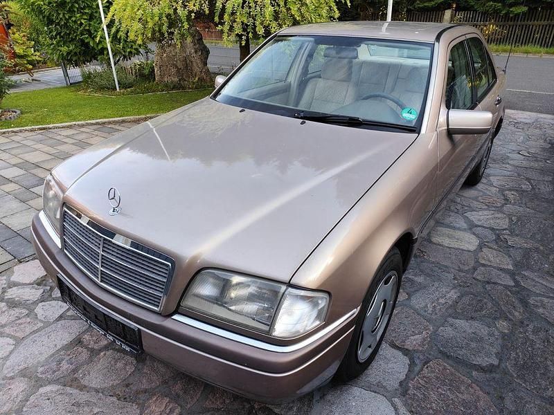 Beige Gebraucht 1993 Mercedes C280 Elegance Limousine | 17.750 € - Bild 1/4