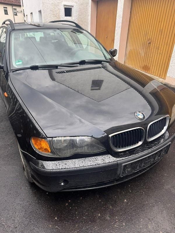 Gebraucht BMW 318 143 PS (105 kW) 2004 Schwarz Kombi