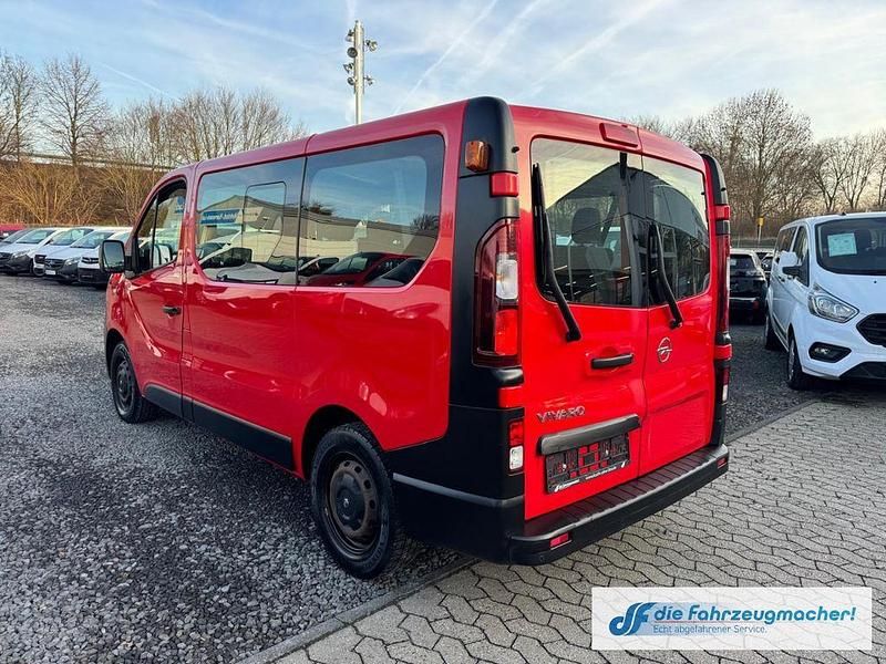 Gebraucht Opel Vivaro 90 PS (66 kW) 2015 B) (rot Van / Kleinbus