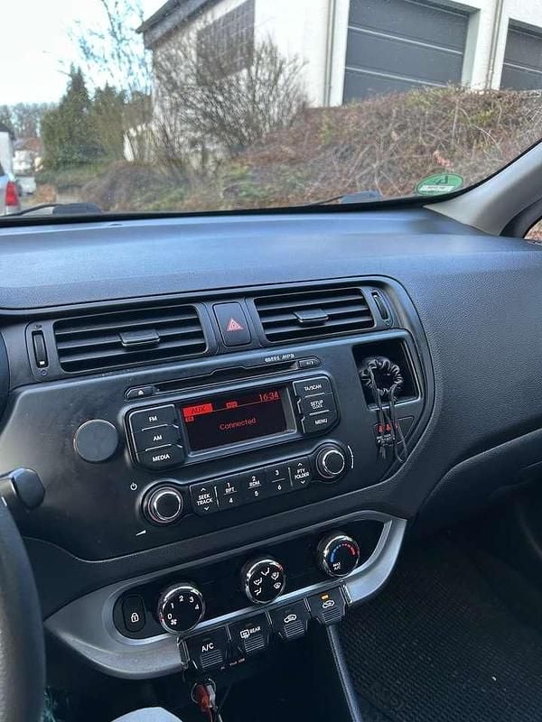 Gebraucht Kia Rio FIFA World Cup Edition 90 PS (66 kW) 2013 Limousine