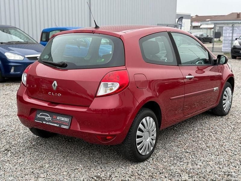 Gebraucht Renault Clio III Dynamique 101 PS (74 kW) 2010 Rot Limousine