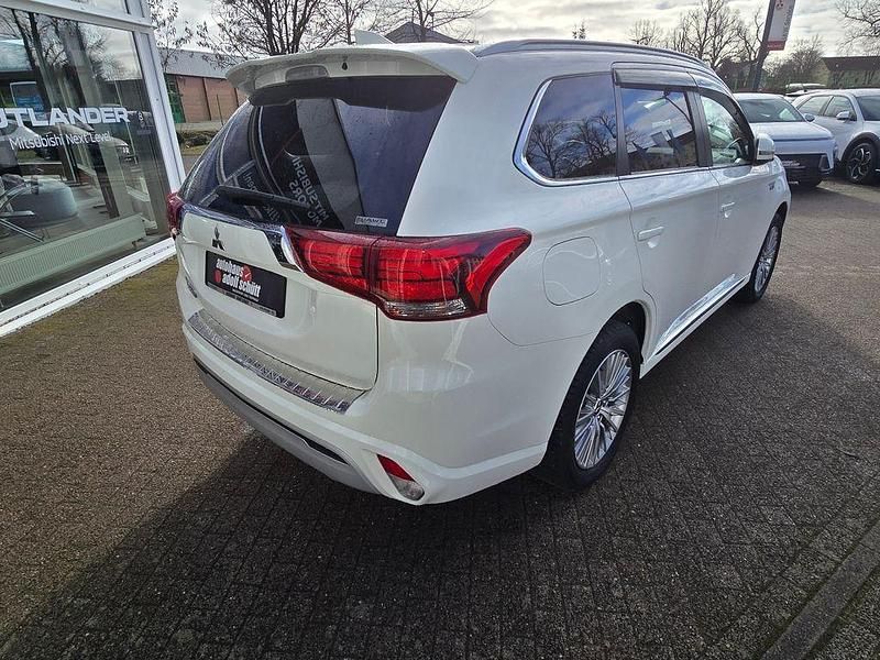 Gebraucht Mitsubishi Outlander P-HEV Basis 224 PS (164 kW) 2020 Andenweiß SUV