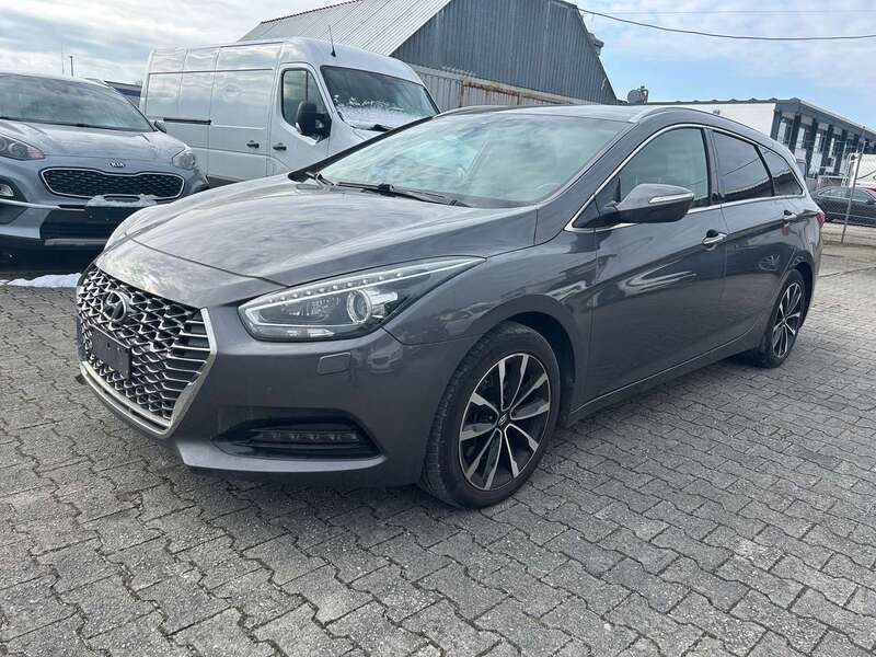 Braun Gebraucht 2019 Hyundai i40 Trend Kombi | 9.999 € (Fairer Preis) - Bild 1/4