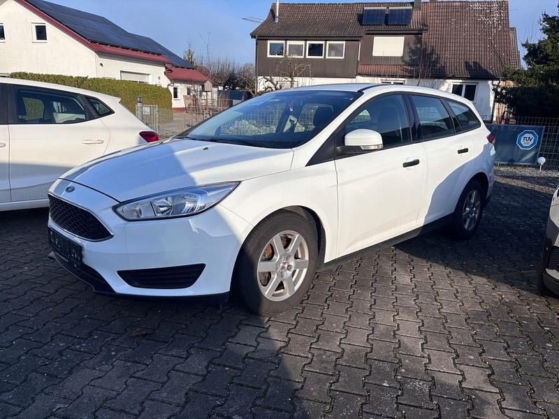 Gebraucht Ford Focus Ambiente 101 PS (74 kW) 2015 Weiß Kombi