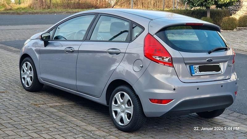 Gebraucht Ford Fiesta Trend 69 PS (50 kW) 2012 Grau Limousine