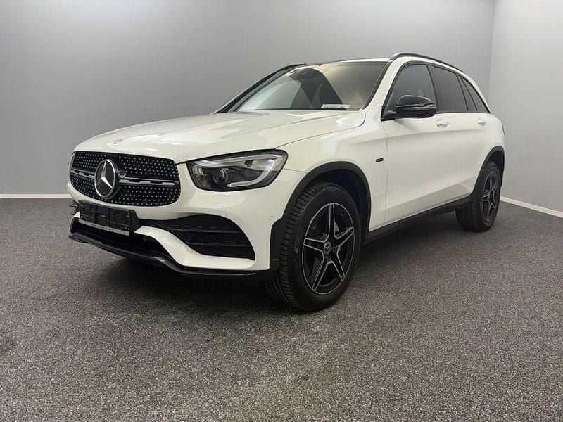 Weiß Gebraucht 2020 Mercedes GLC300e AMG line SUV | 41.999 € (Fairer Preis) - Bild 1/4