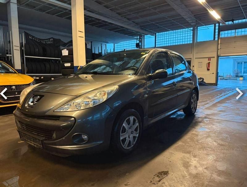 Gebraucht Peugeot 206 Style 73 PS (53 kW) 2011 Grau Limousine