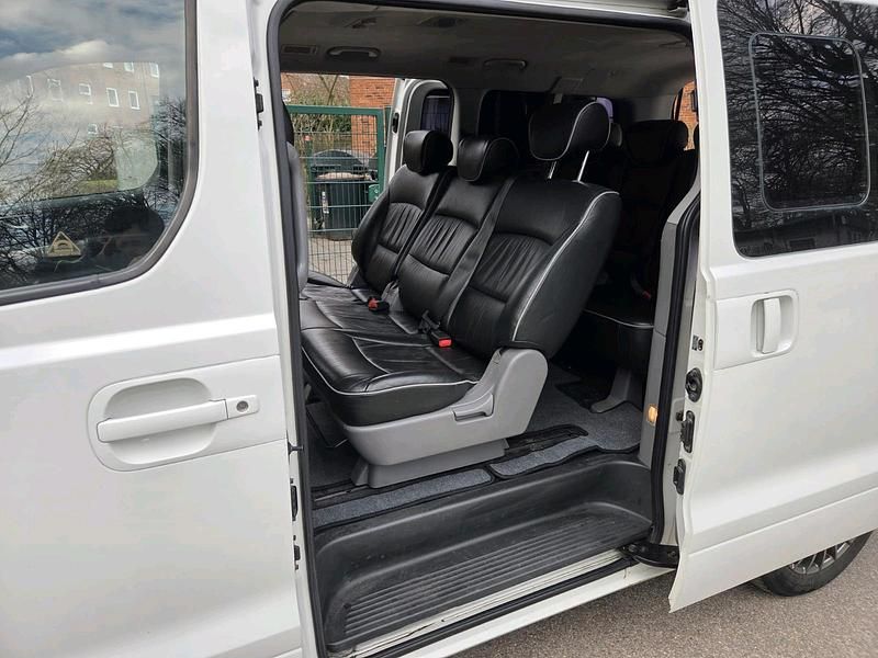 Gebraucht Hyundai H-1 175 PS (128 kW) 2011 Weiß Van / Kleinbus