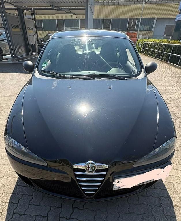 Gebraucht Alfa Romeo 147 Impression 120 PS (88 kW) 2005 Schwarz Kleinwagen
