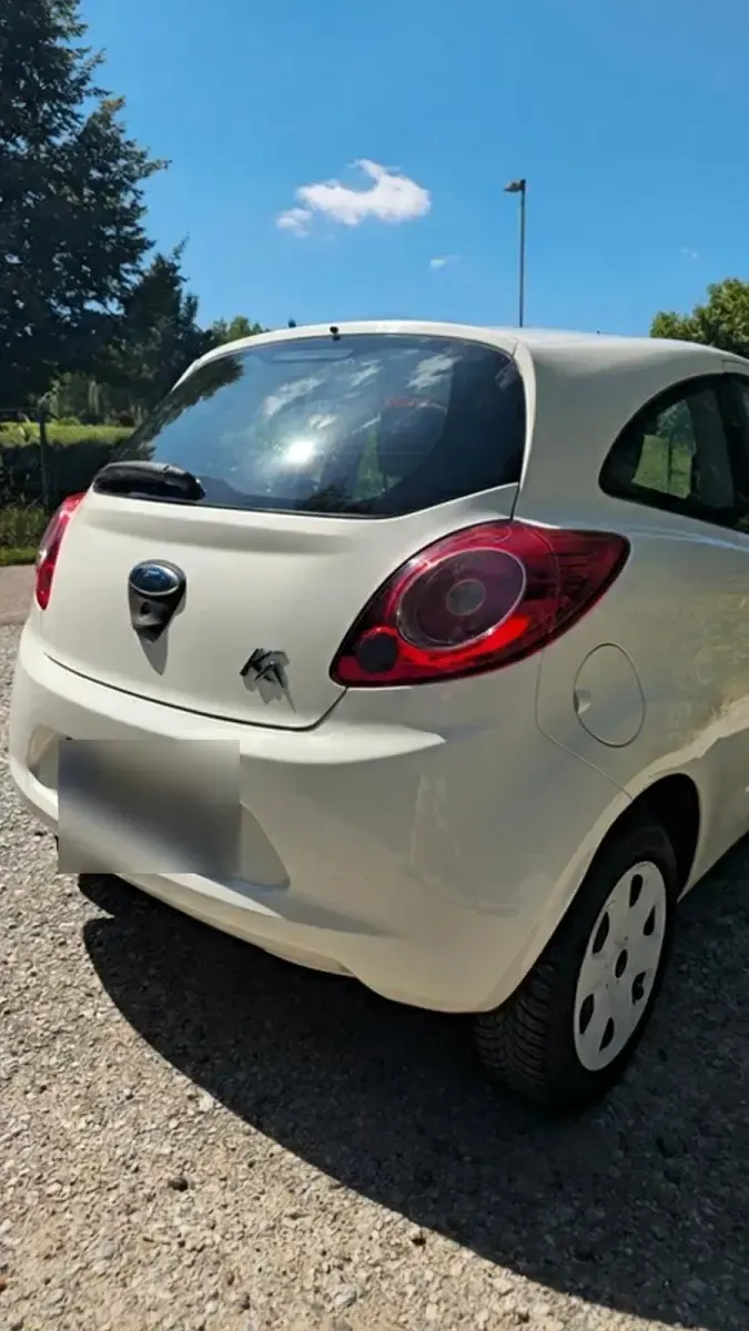 Gebraucht Ford Ka Trend 69 PS (50 kW) 2014 Weiß Kleinwagen