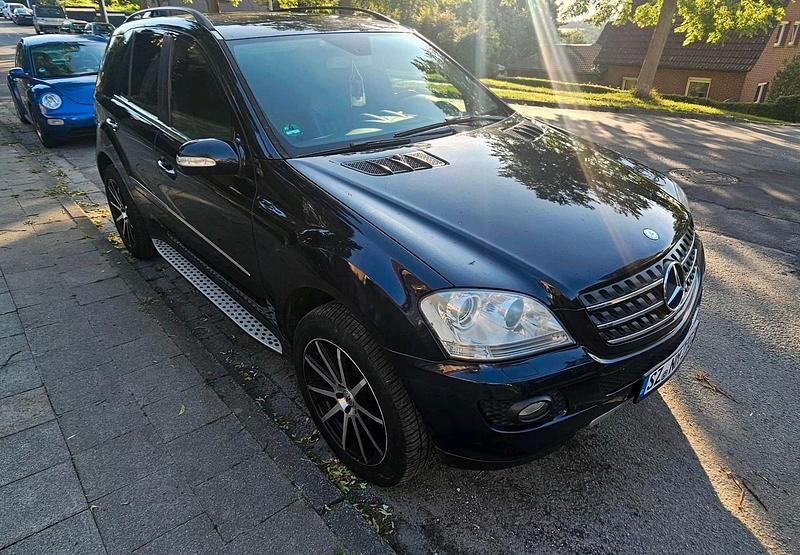 Violet Gebraucht 2007 Mercedes ML420 SUV | 5.300 € - Bild 1/4