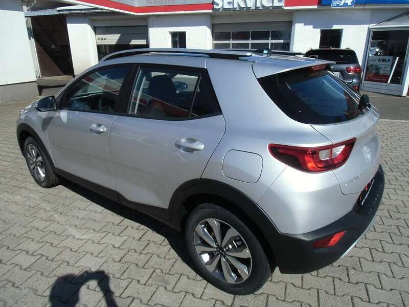 Gebraucht Kia Stonic Vision 84 PS (61 kW) 2023 Silber SUV