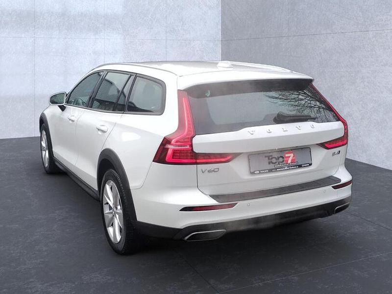 Gebraucht Volvo V60 CC 197 PS (144 kW) 2021 Ice white Kombi
