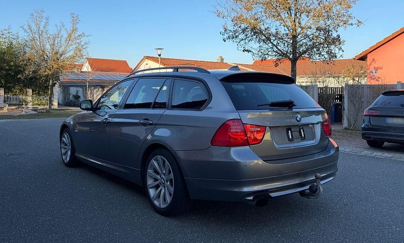 Gebraucht BMW 320 170 PS (125 kW) 2009 Grau Kombi