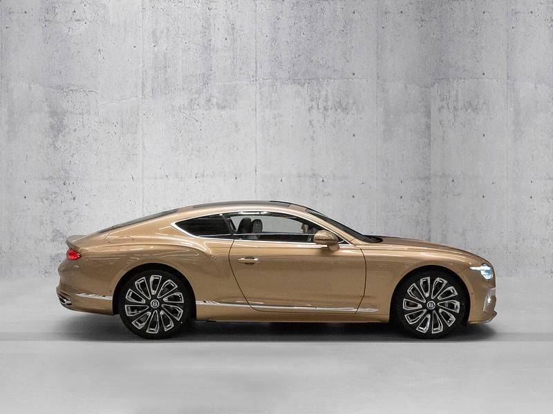 Neu Bentley Continental Mulliner 782 PS (575 kW) 2025 Gold Coupé