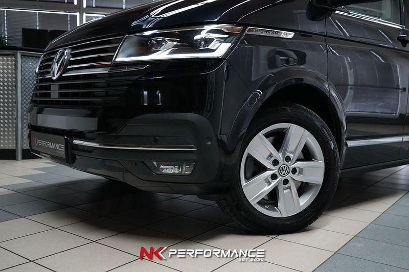 Second-hand VW Multivan Highline 199 CP (146 kW) 2020 Negru Monovolum