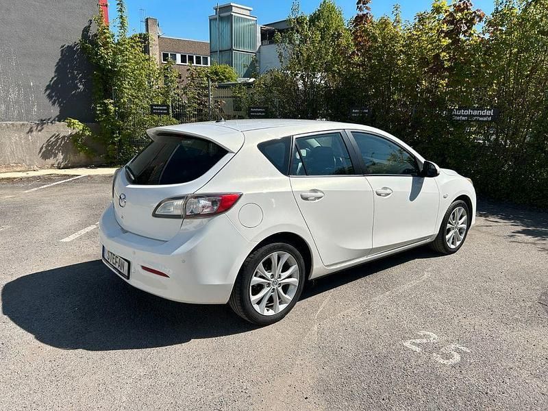 Gebraucht Mazda 3 90th Anniversary 105 PS (77 kW) 2010 Weiß Limousine