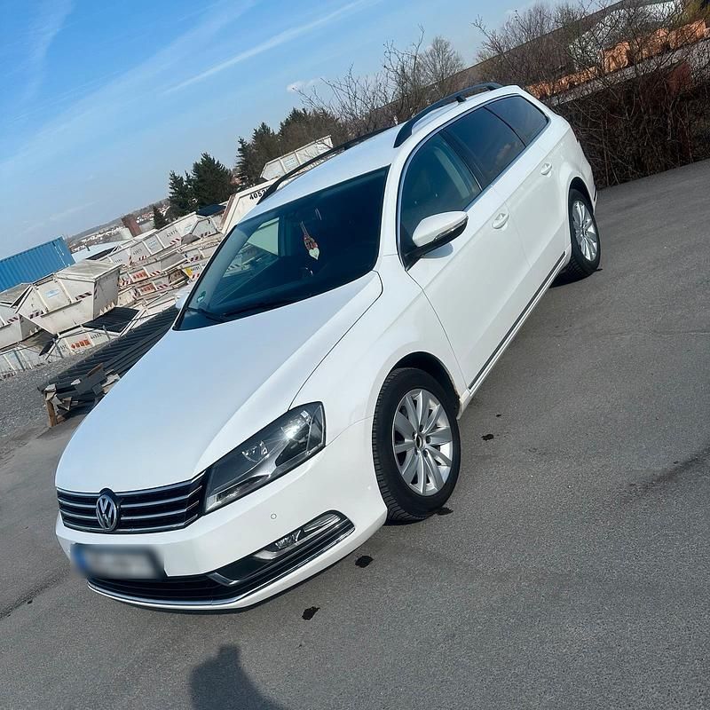 Gebraucht VW Passat 140 PS (102 kW) 2011 Weiß Limousine