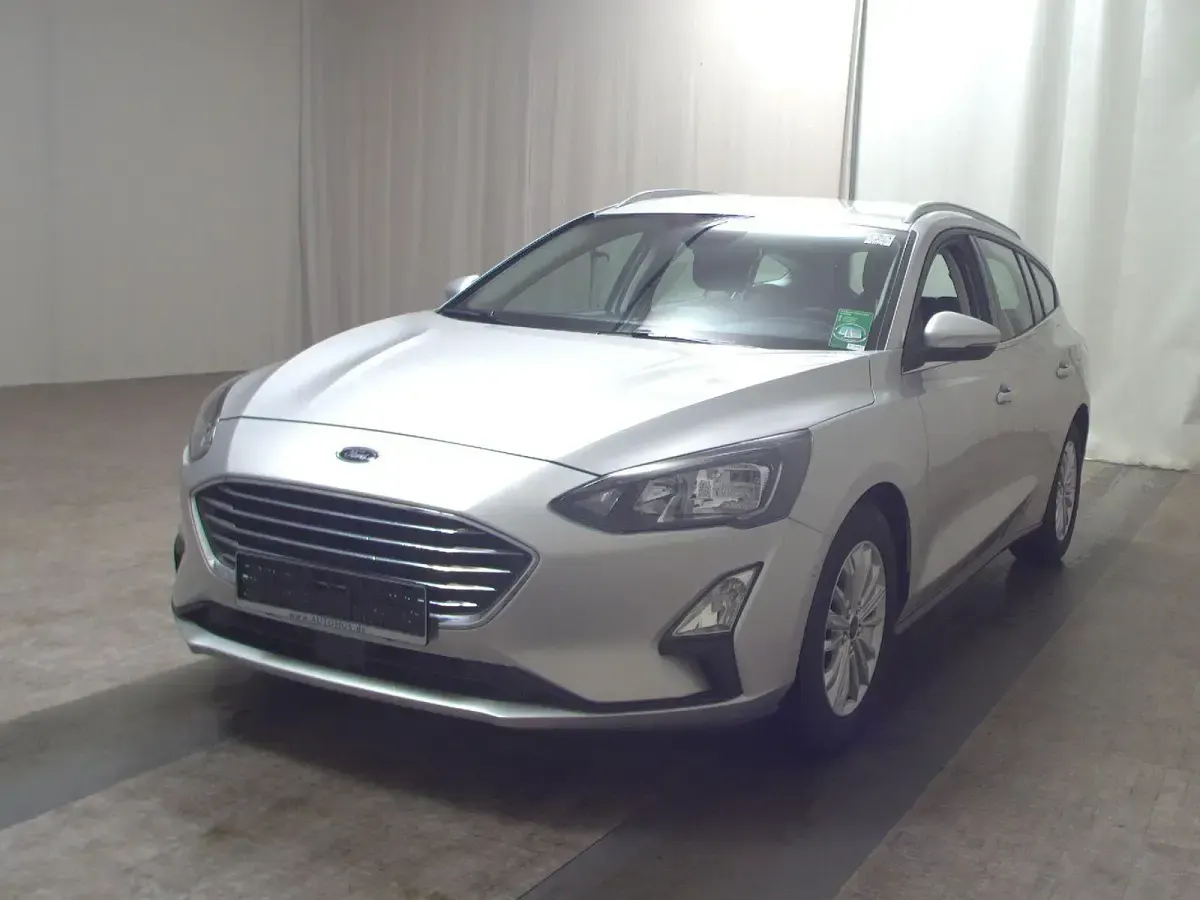 Begagnad Ford Focus Titanium 125 HK (91 kW) 2021 Silver Kombi