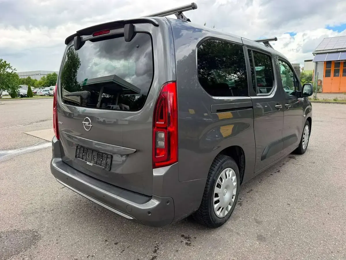 Gebraucht Opel Combo Elegance 131 PS (96 kW) 2022 Mondstein grau/e:vulkan grau Van / Kleinbus