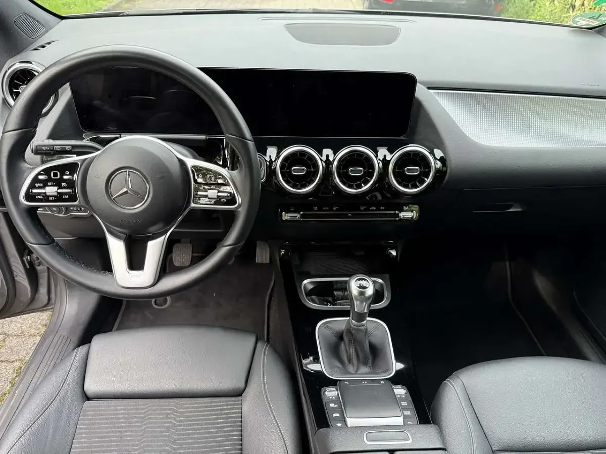 Gebraucht Mercedes B180 136 PS (100 kW) 2022 Grau Kleinwagen