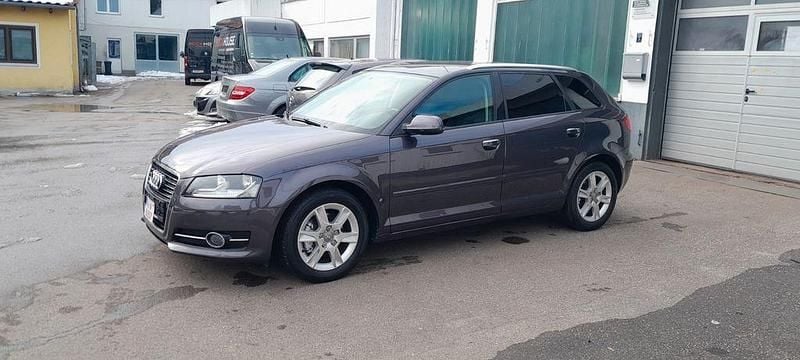 Violet Gebraucht 2011 Audi A3 Attraction Limousine | 8.000 € (Etwas zu teuer) - Bild 1/4