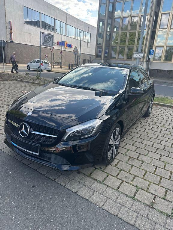 Schwarz Gebraucht 2017 Mercedes A160 Edition Limousine | 15.199 € (Fairer Preis) - Bild 1/4