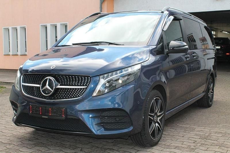 Blau Gebraucht 2023 Mercedes V300 AMG line Van / Kleinbus | 49.950 € (Superpreis) - Bild 1/4