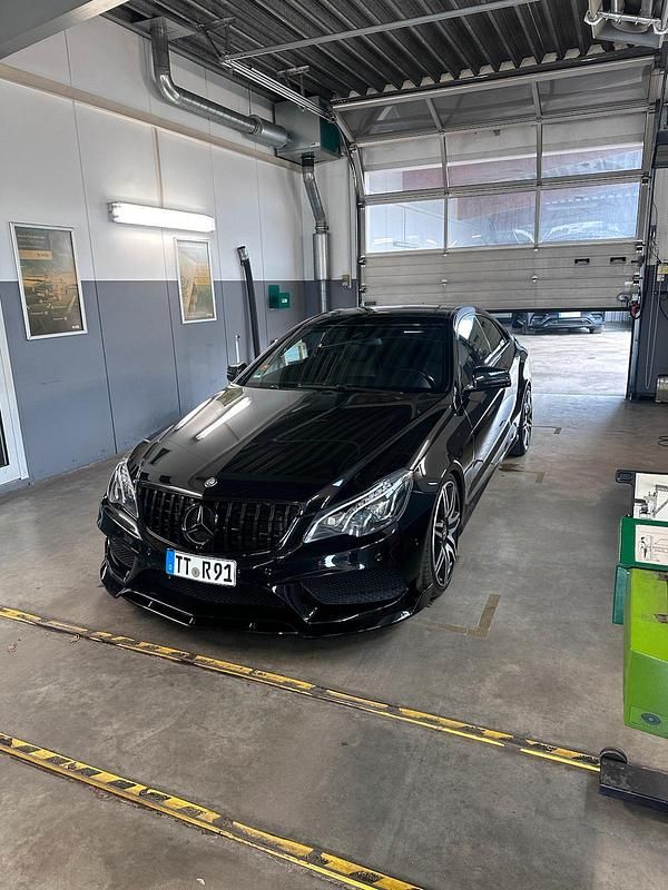 Gebraucht Mercedes E350 AMG 258 PS (189 kW) 2013 Schwarz Coupé